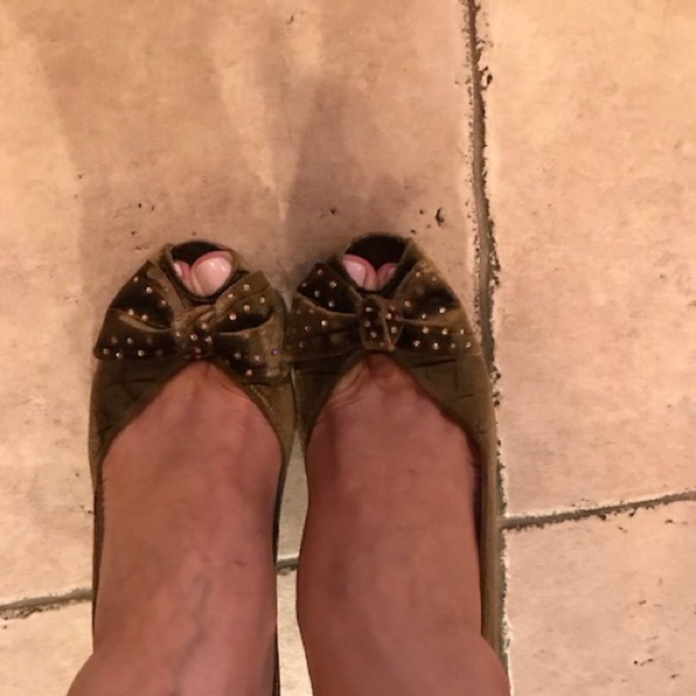 Stuart Weitzman velvet pumps